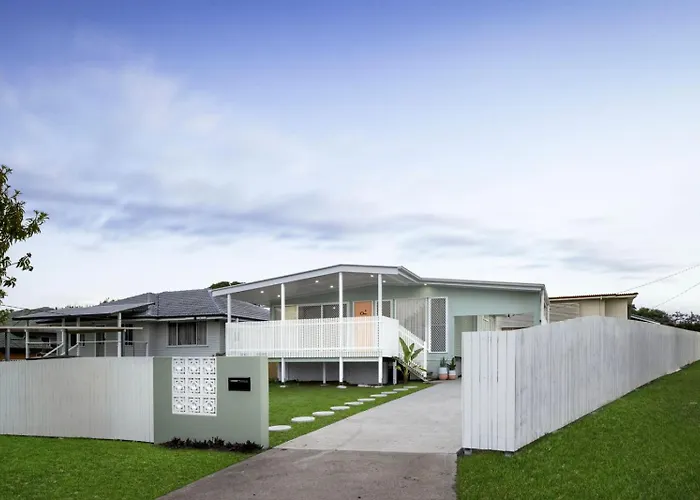 Peaceful Cottage-Style Home - Walk To Boondall Station - 12 Mins To Airport!