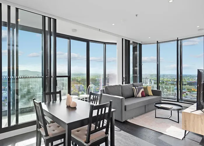 Stunning Mountain Views Plus Infinity Pool, Gym, Park