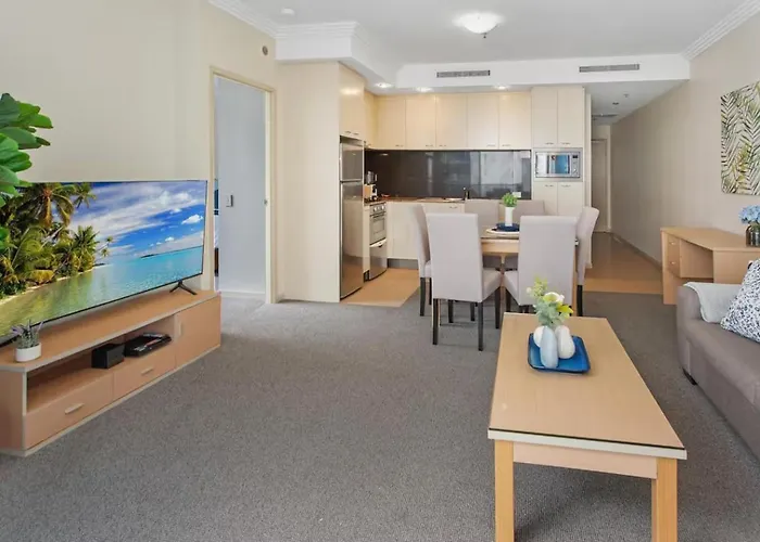 Central City Apt With King Bed, Pool, Gym And Sauna