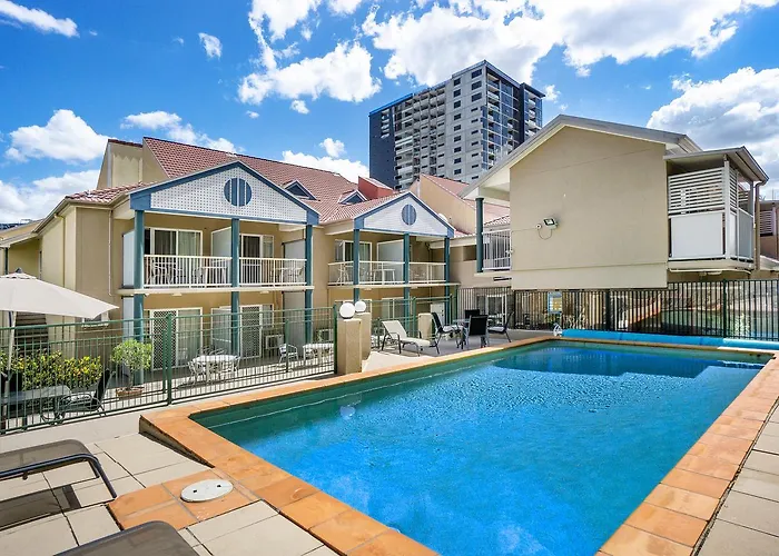 Toowong Inn & Suites
