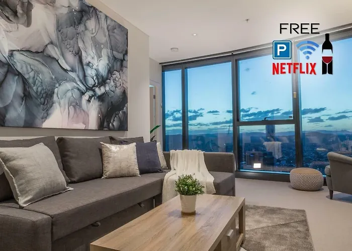 Highlife Luxury*Carpark*Wifi*Pool*Gym*Netflix
