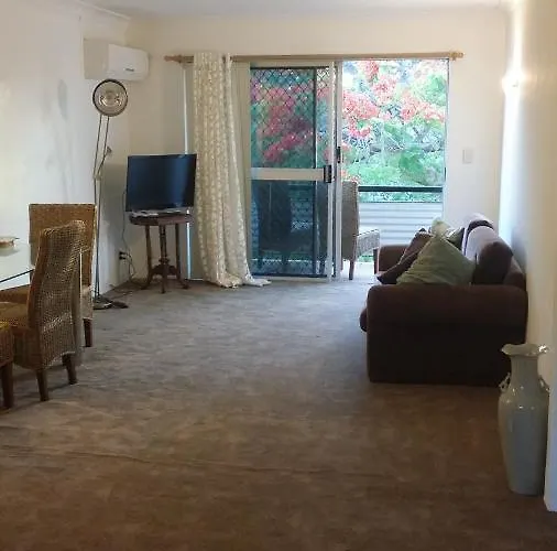 Annerley Central- Walk To Everything, Home From Home