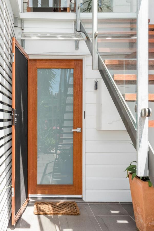 Immaculate Close To And Airport *