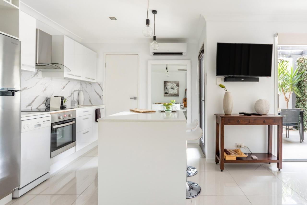 Immaculate Close To And Airport *