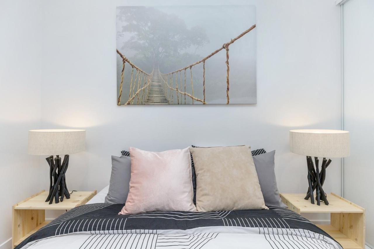 Kozyguru Skytower Cbd 2 Bed Qbn222-1815 Apartment