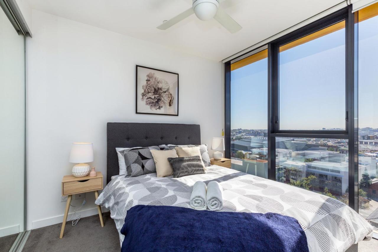 Kozyguru Fortitude Valley Amazing View 2bed + Free Parking Qfv010 *