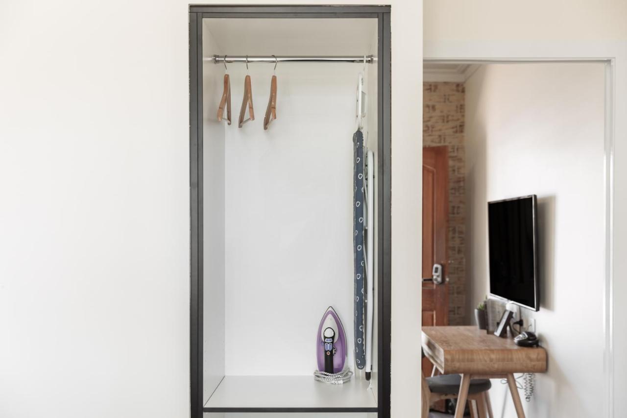 Coopers Colonial Motel 4*