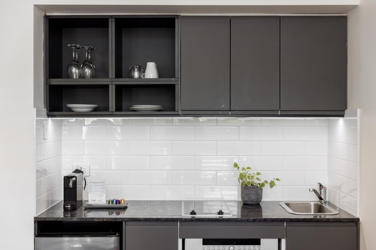 Coopers Colonial Motel