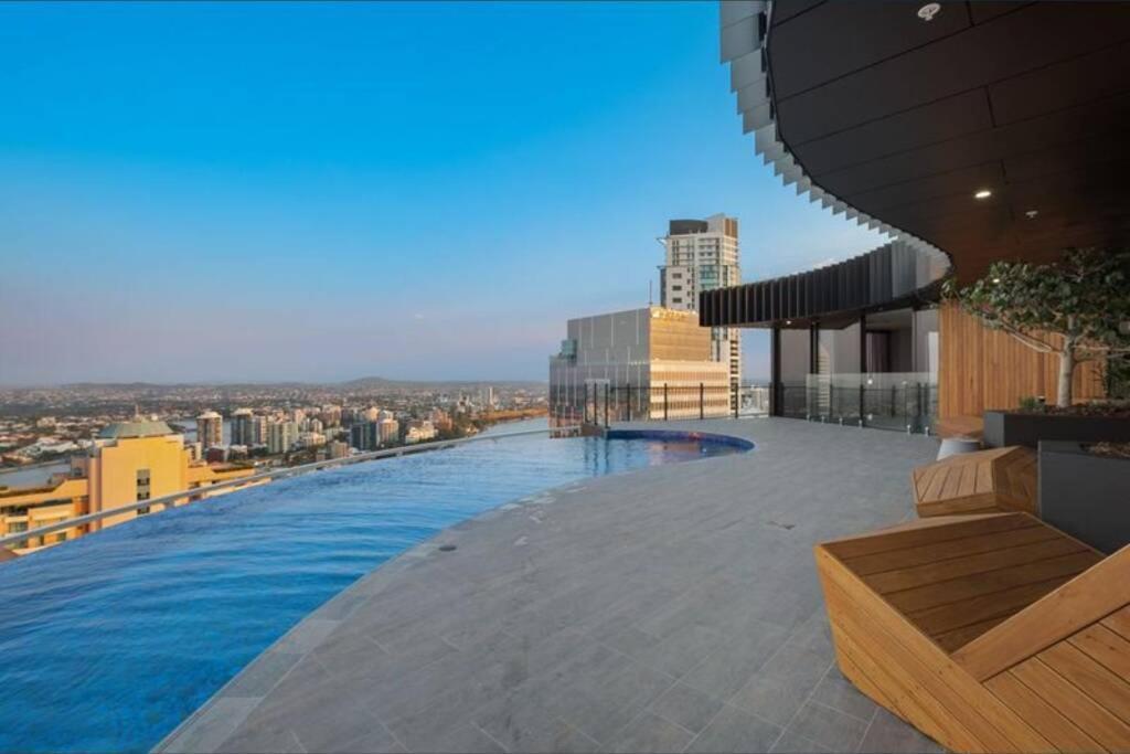 Lvl 23 Spire Infinity Pool Netflix Wifi Carpark By Stylish * Brisbane