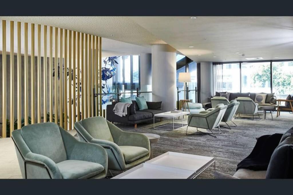 Lvl 23 Spire Infinity Pool Netflix Wifi Carpark By Stylish Apartment *