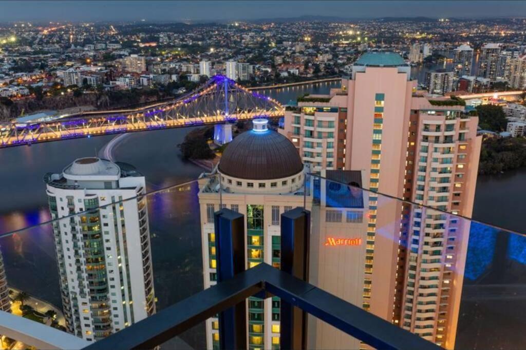 Lvl 23 Spire Infinity Pool Netflix Wifi Carpark By Stylish Apartment
