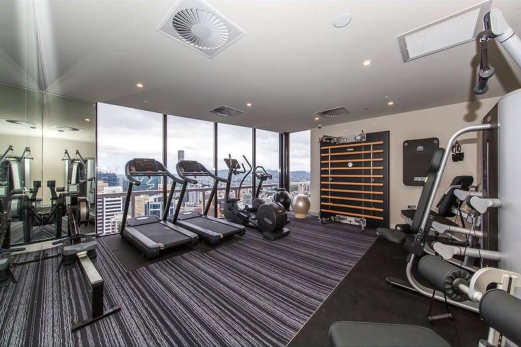 Lvl 23 Spire Infinity Pool Netflix Wifi Carpark By Stylish Apartment *