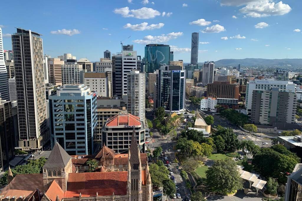Lvl 23 Spire Infinity Pool Netflix Wifi Carpark By Stylish Apartment Brisbane