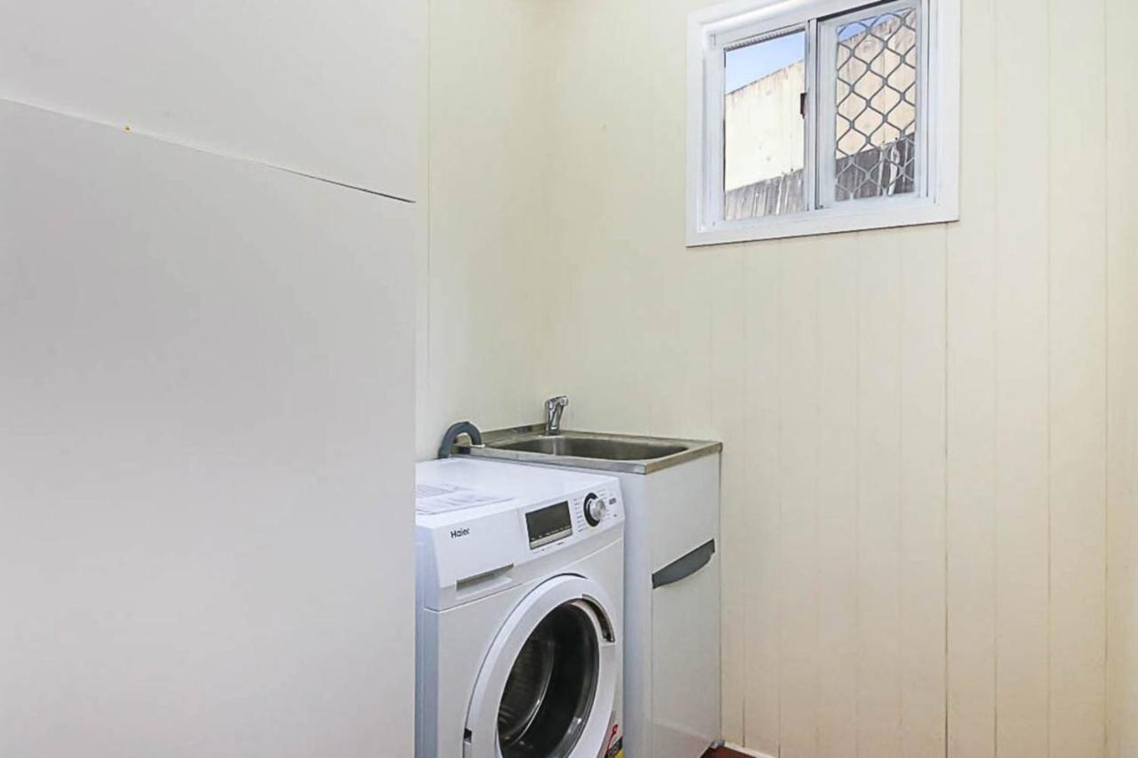 Walk To The Charming Character Holiday home *
