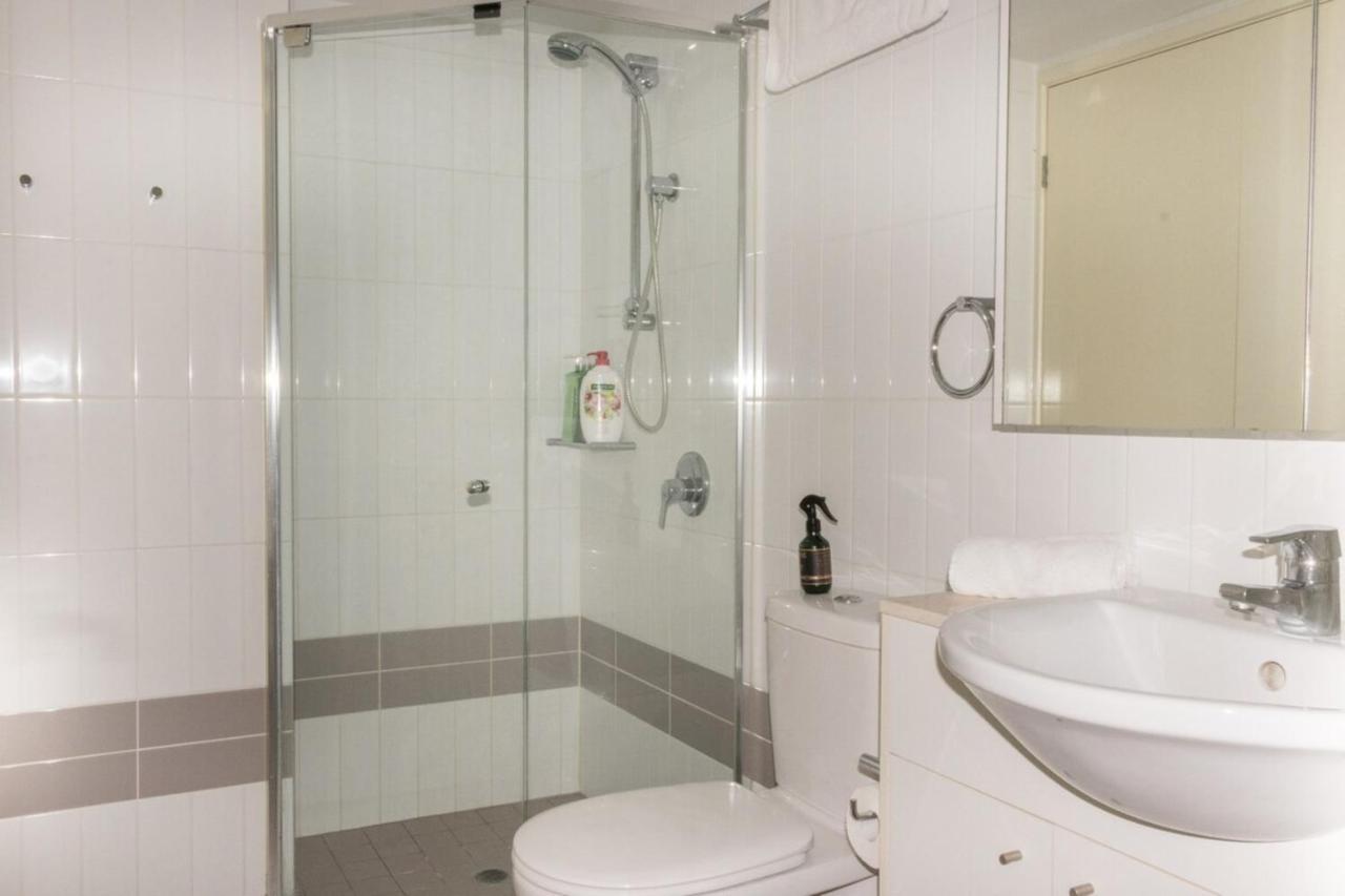 1 Bed Near Eagle Street Inn