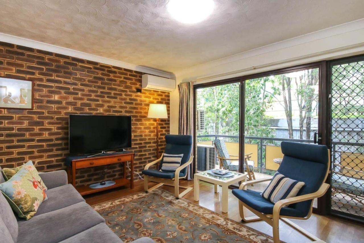 St Lucia 2 Bedroom Close To Uq And Citycat Apartment *