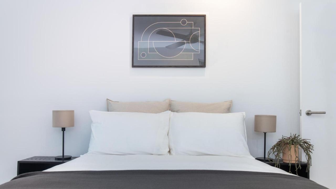 Living 2 Bedroom With Pool, Spa, Gym & Parking Apartment Brisbane