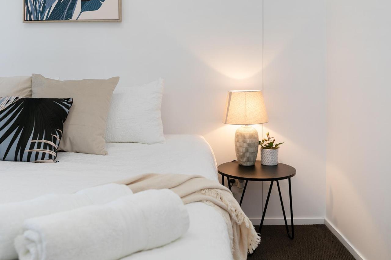 Amazing River View - 3 Bedroom - Cbd - Netflix - Fast Wifi - Carpark Apartment *