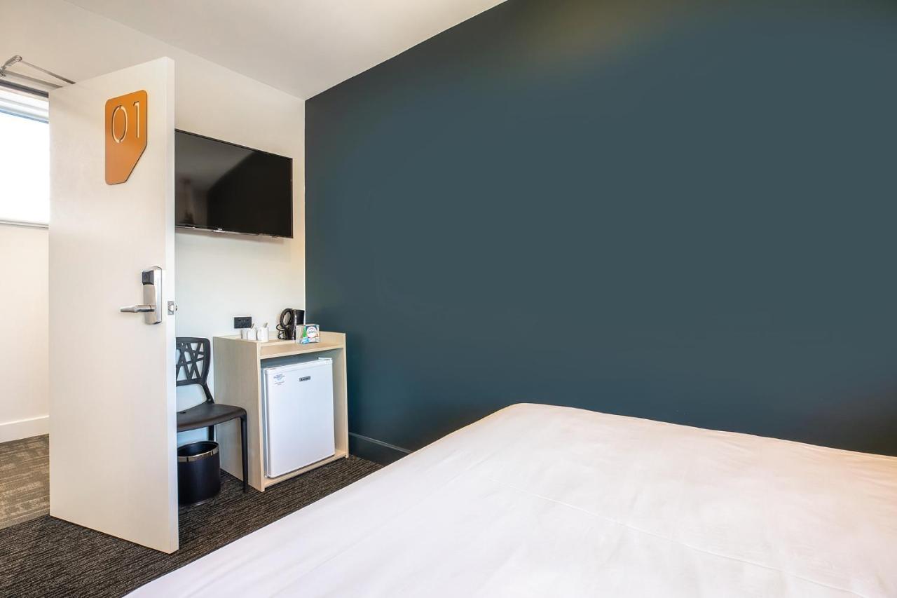 Nightcap At Chardons Corner