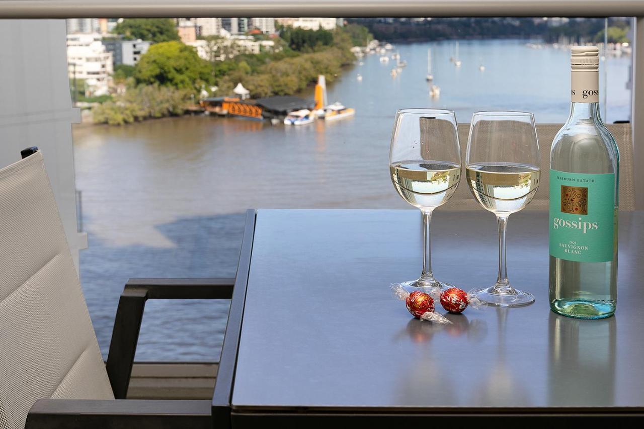 Apartment Amazing River View - 3 Bedroom - Cbd - Netflix - Fast Wifi - Carpark *