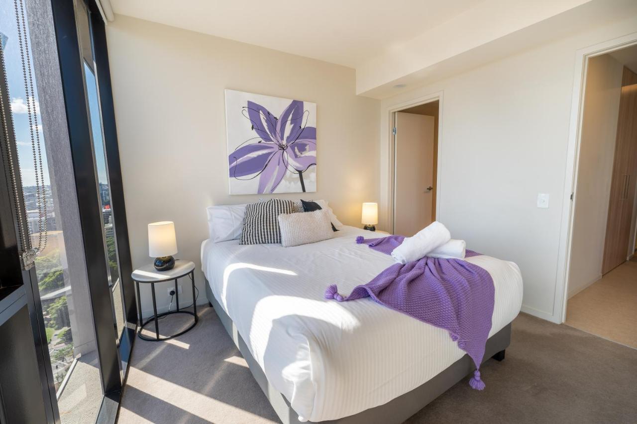 Lvl 23 Spire Infinity Pool Netflix Wifi Carpark By Stylish Apartment