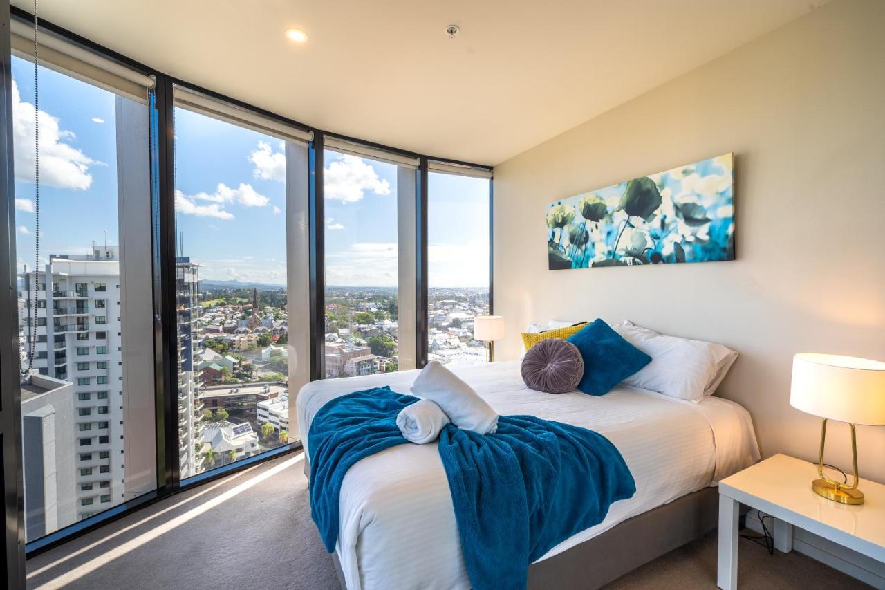 Lvl 23 Spire Infinity Pool Netflix Wifi Carpark By Stylish