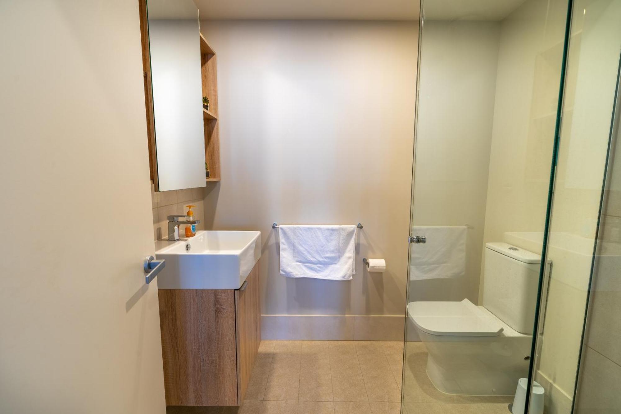 Lvl 23 Spire Infinity Pool Netflix Wifi Carpark By Stylish Apartment *