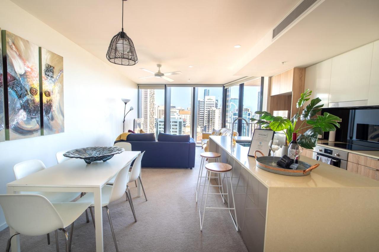 Lvl 23 Spire Infinity Pool Netflix Wifi Carpark By Stylish Apartment