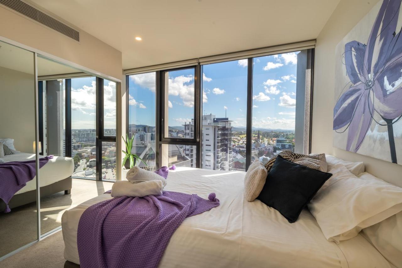 Apartment Lvl 23 Spire Infinity Pool Netflix Wifi Carpark By Stylish Brisbane