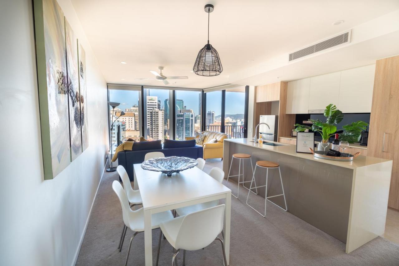 Apartment Lvl 23 Spire Infinity Pool Netflix Wifi Carpark By Stylish Brisbane