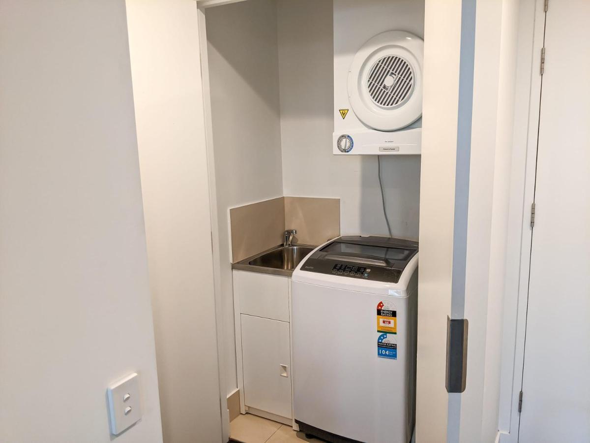 Apartment Modern Central 2 Bed Carpark Wifi Netflix Pool Gym Brisbane