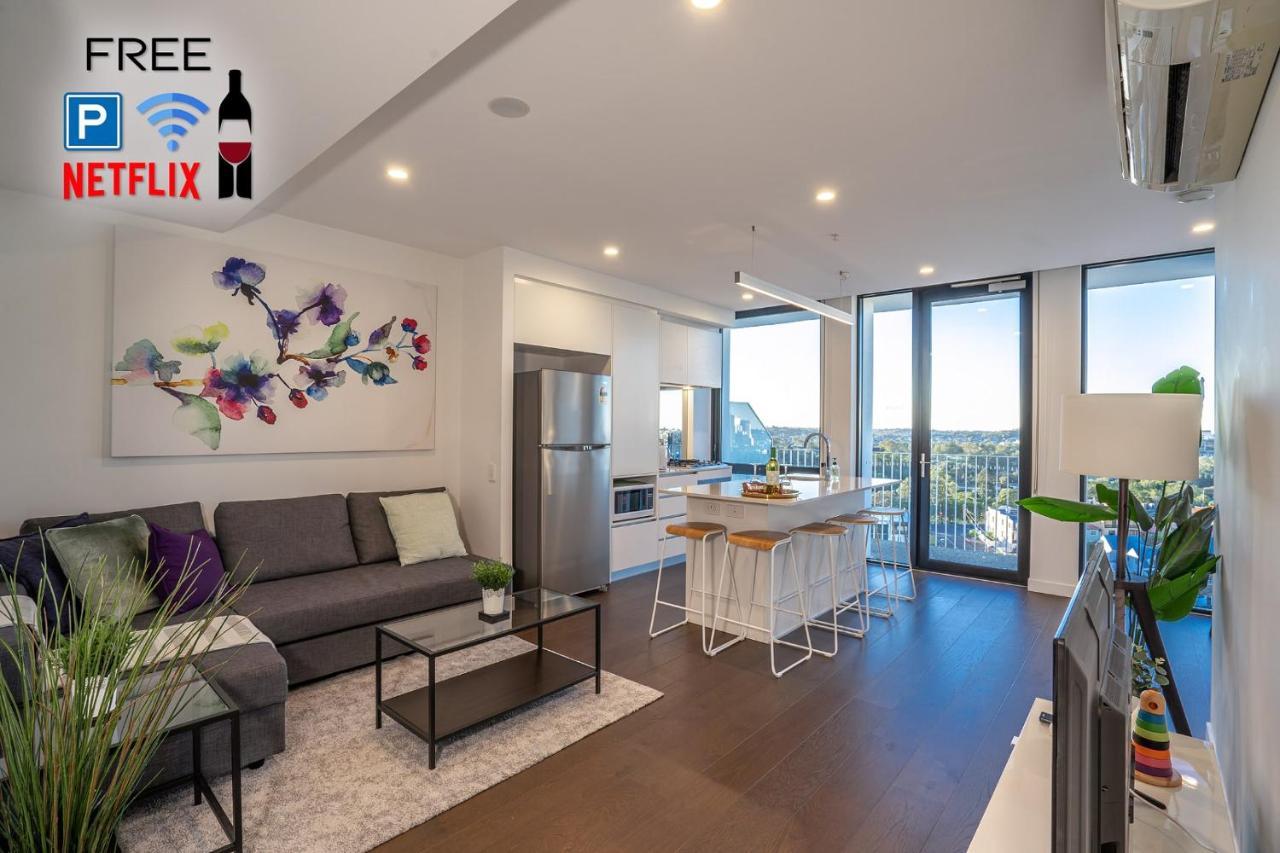 Modern Central 2 Bed Carpark Wifi Netflix Pool Gym Apartment