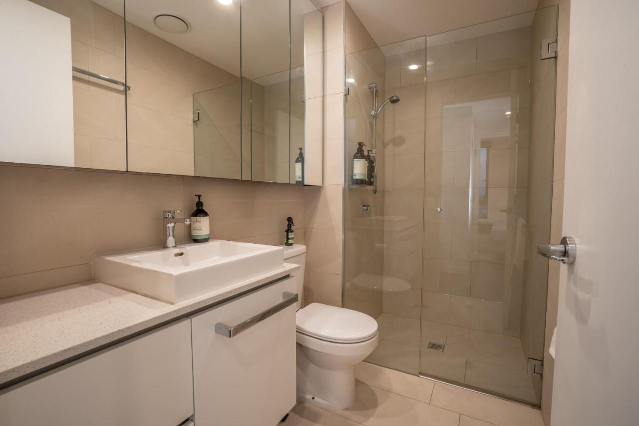 Apartment Modern Central 2 Bed Carpark Wifi Netflix Pool Gym *