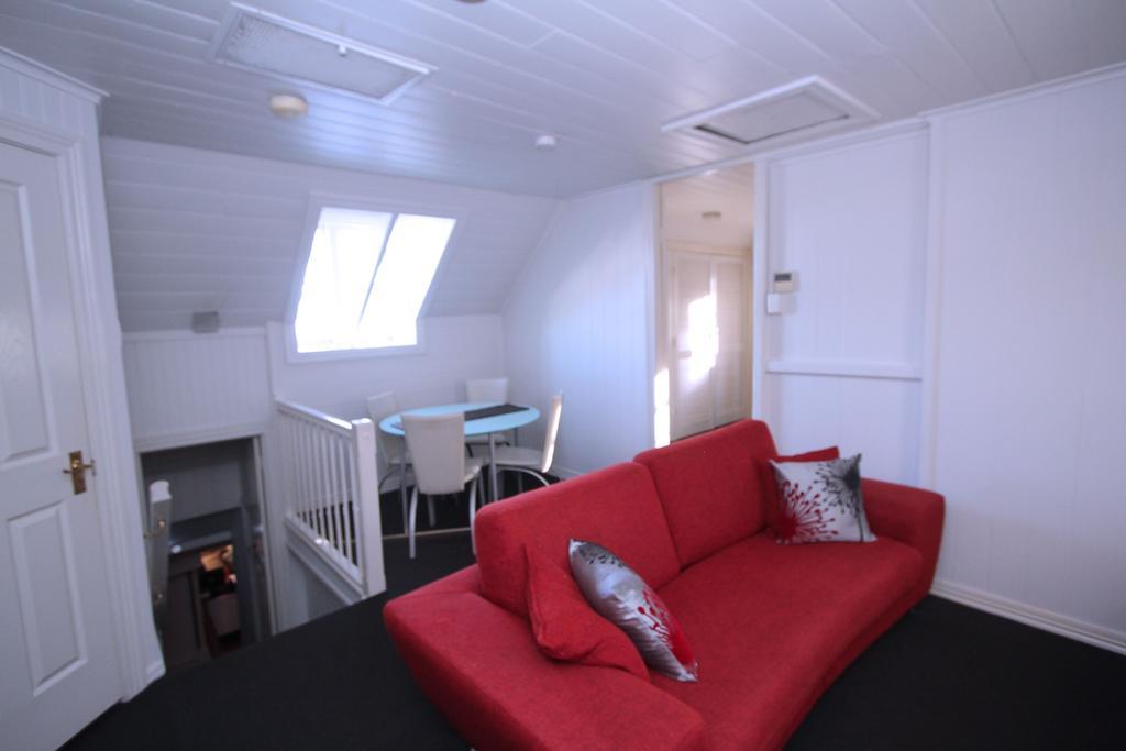 One Thornbury 4*