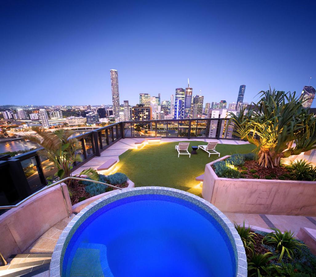 Apartment Living 2 Bedroom With Pool, Spa, Gym & Parking Brisbane