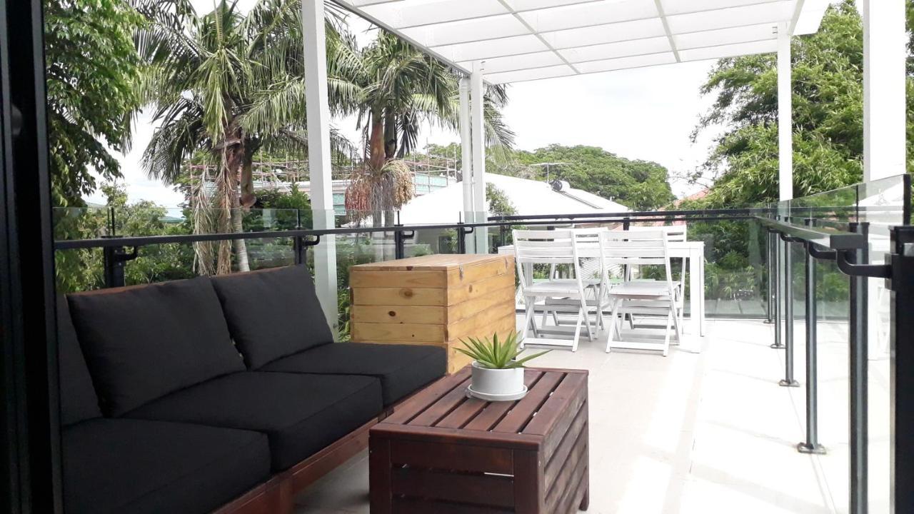 The Sky House By The Bay Apartment