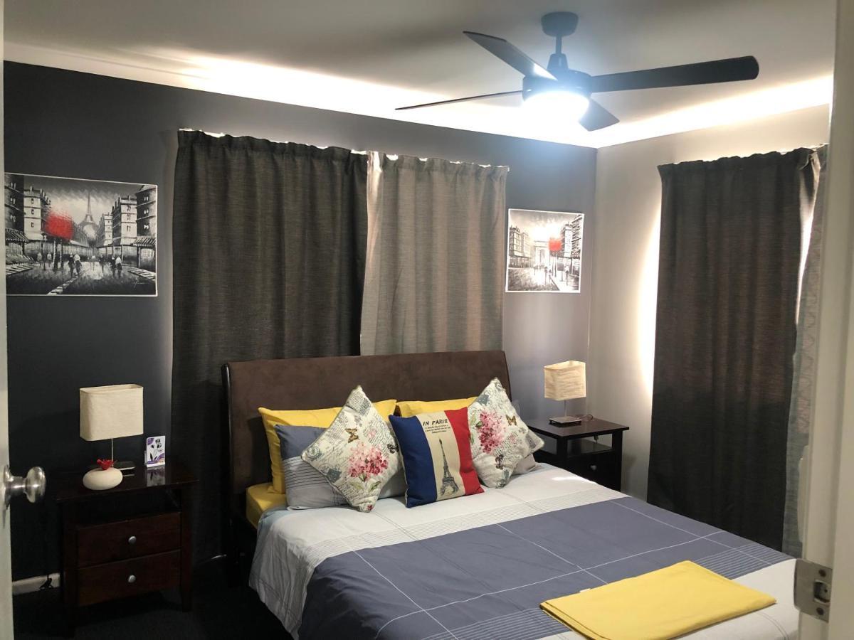 3 Bedroom Unit Upstairs- In A Hi-Set Home Holiday home Brisbane