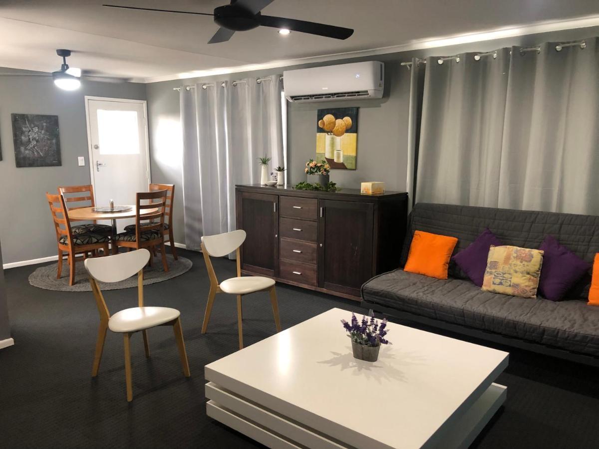 3 Bedroom Unit Upstairs- In A Hi-Set Home *