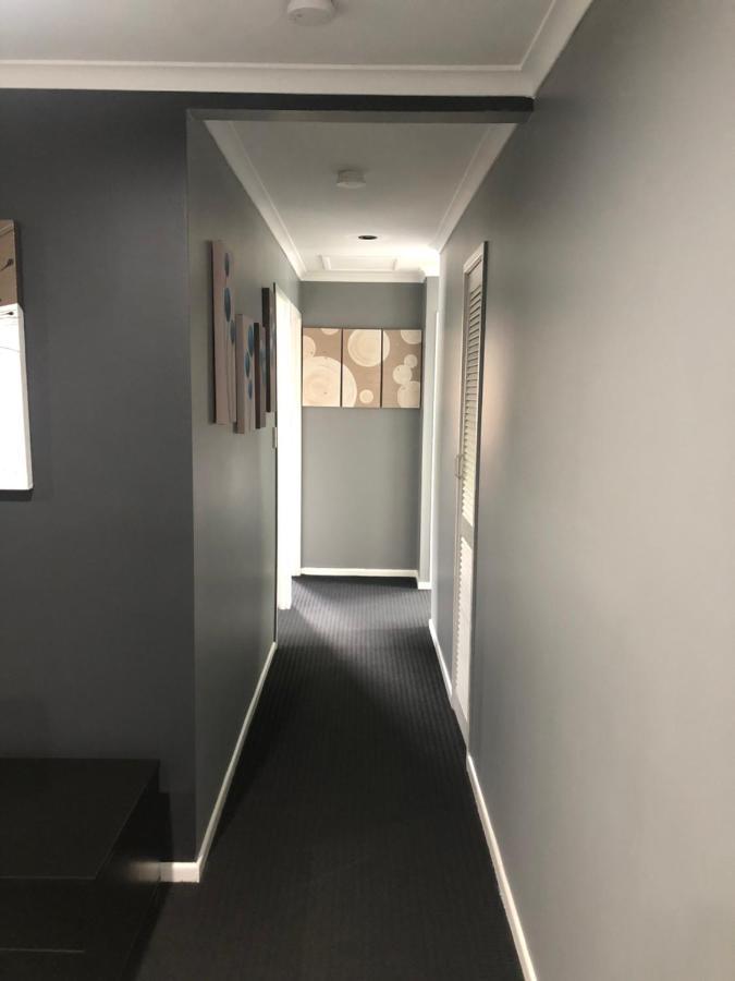 3 Bedroom Unit Upstairs- In A Hi-Set Home *