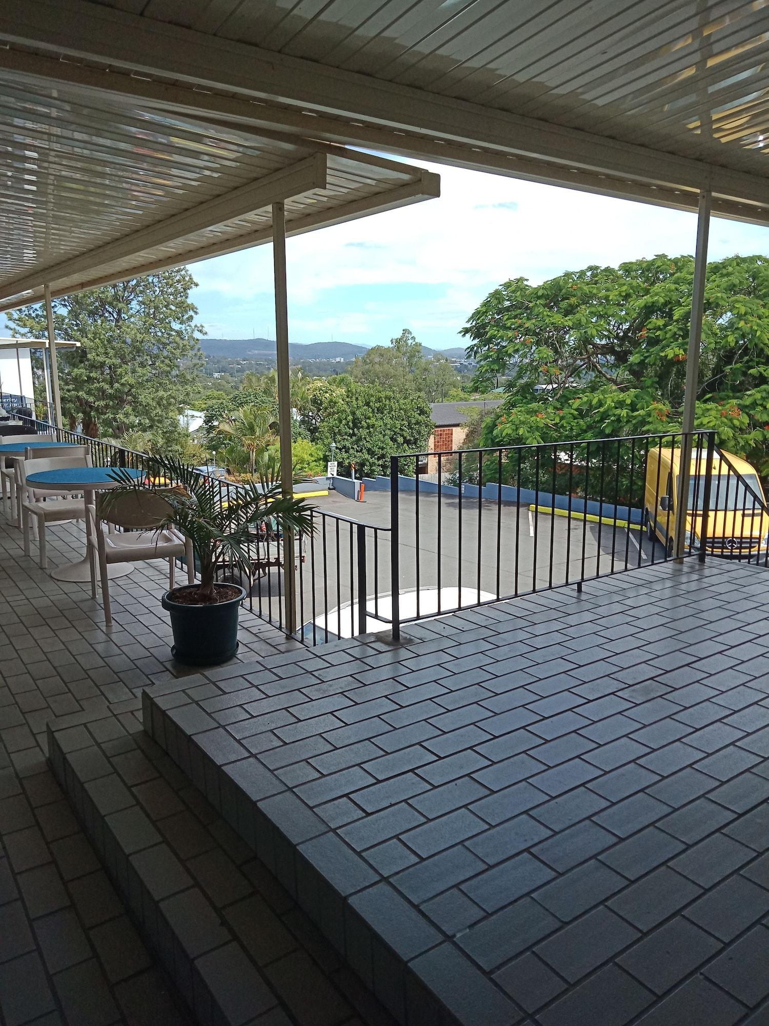 Annerley Motor 3*