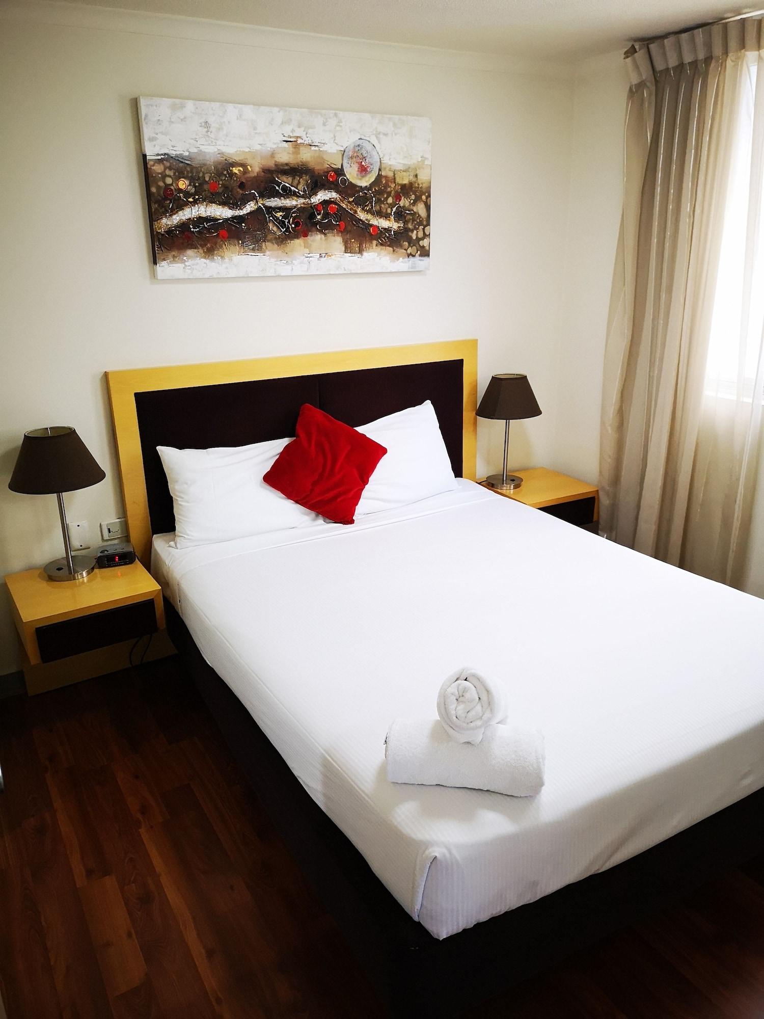 Aparthotel Abbey On Roma & 4*