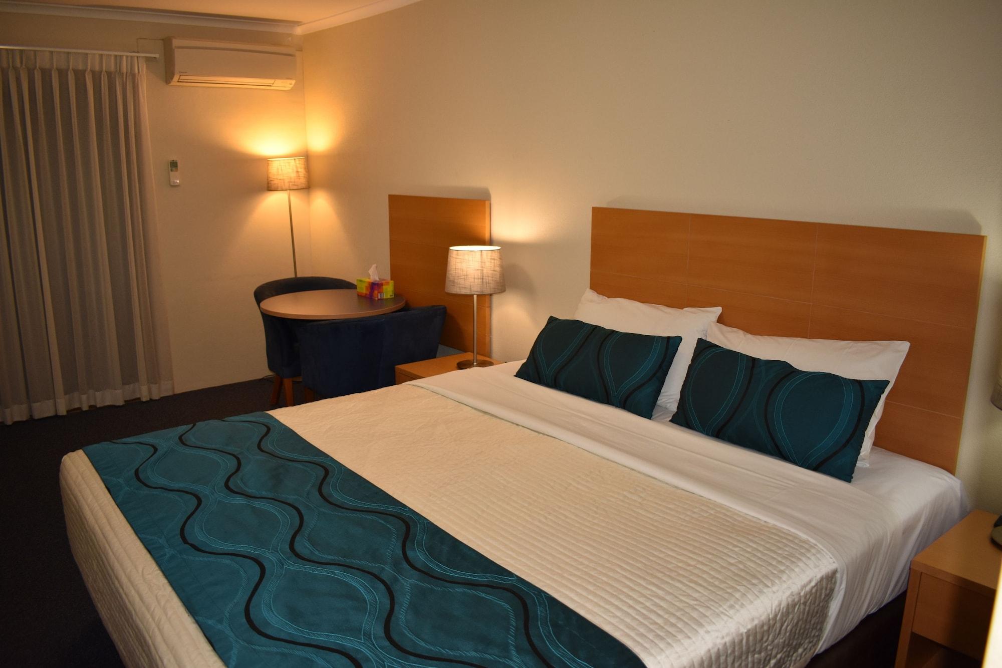 Western Airport 85 Motel