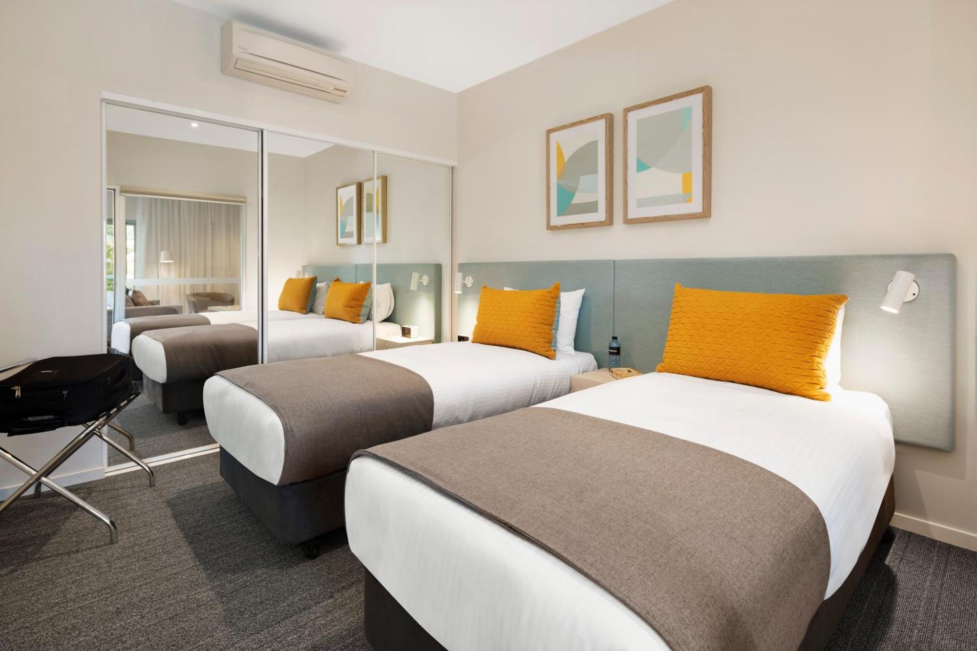Quest Eight Mile Plains Aparthotel 5*