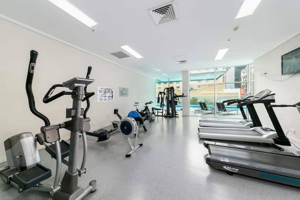 Apartment Spacious 3 Bed City Apt With Car Park, Pool & Gym