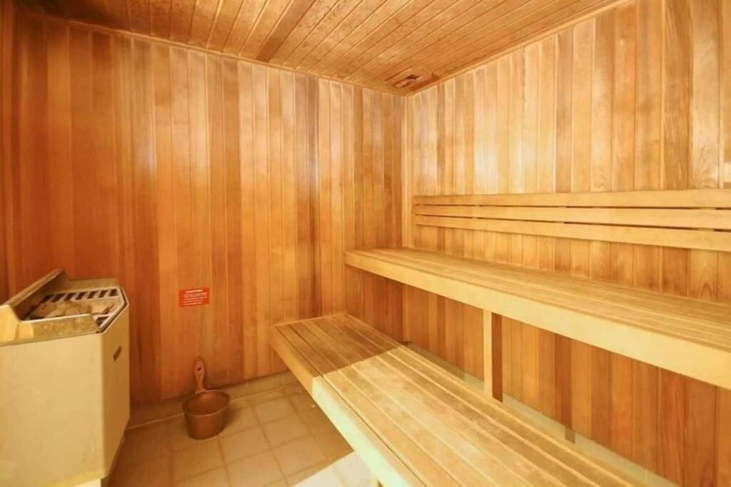 Spacious 3 Bed City Apt With Car Park, Pool & Gym Apartment *