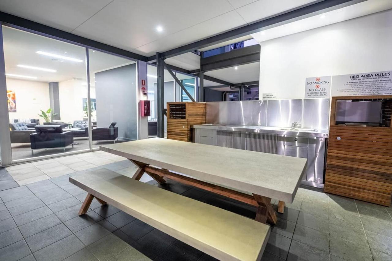 Spacious 3 Bed City Apt With Car Park, Pool & Gym Apartment *