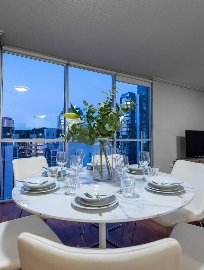 Apartment Spacious 3 Bed City Apt With Car Park, Pool & Gym