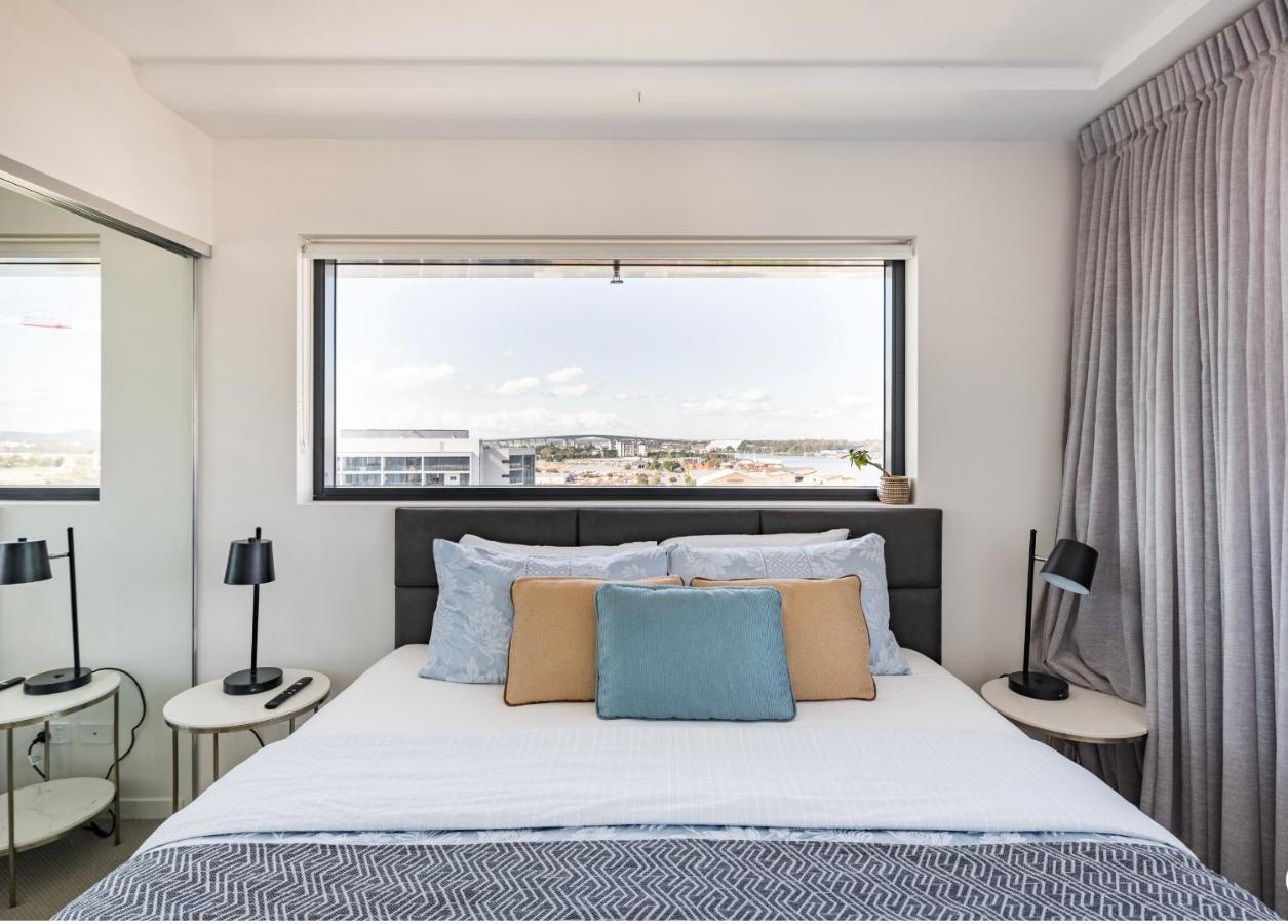 Apartment Elegant 2 Bed 2 Bath 1 Car Pool & Gym Portside