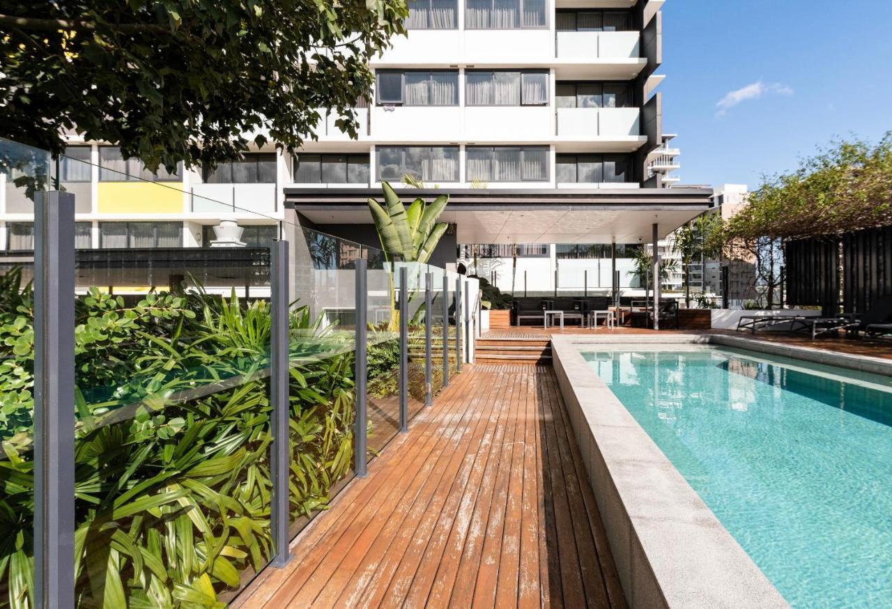 Apartment Elegant 2 Bed 2 Bath 1 Car Pool & Gym Portside