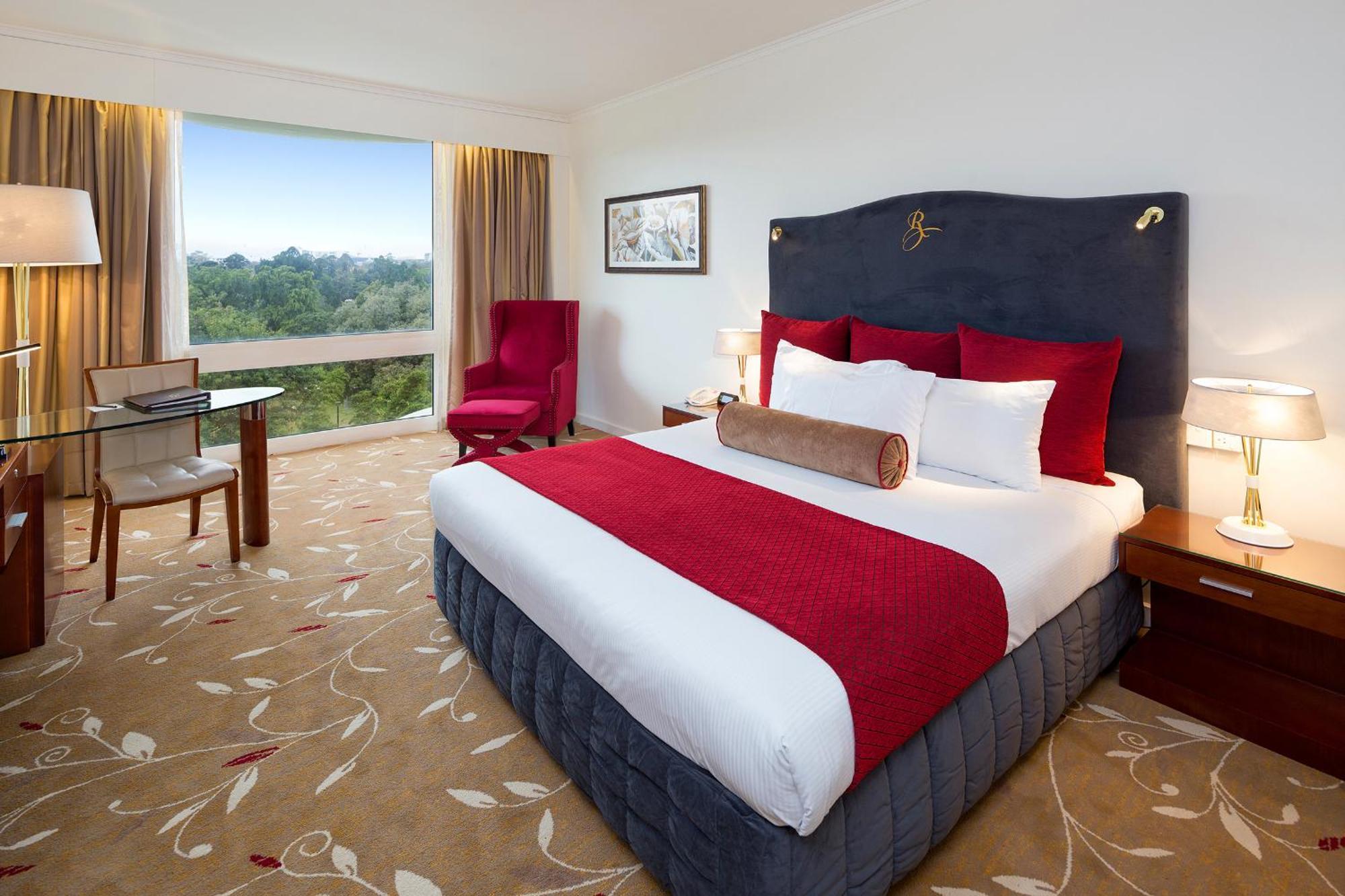Royal On The Park 5*